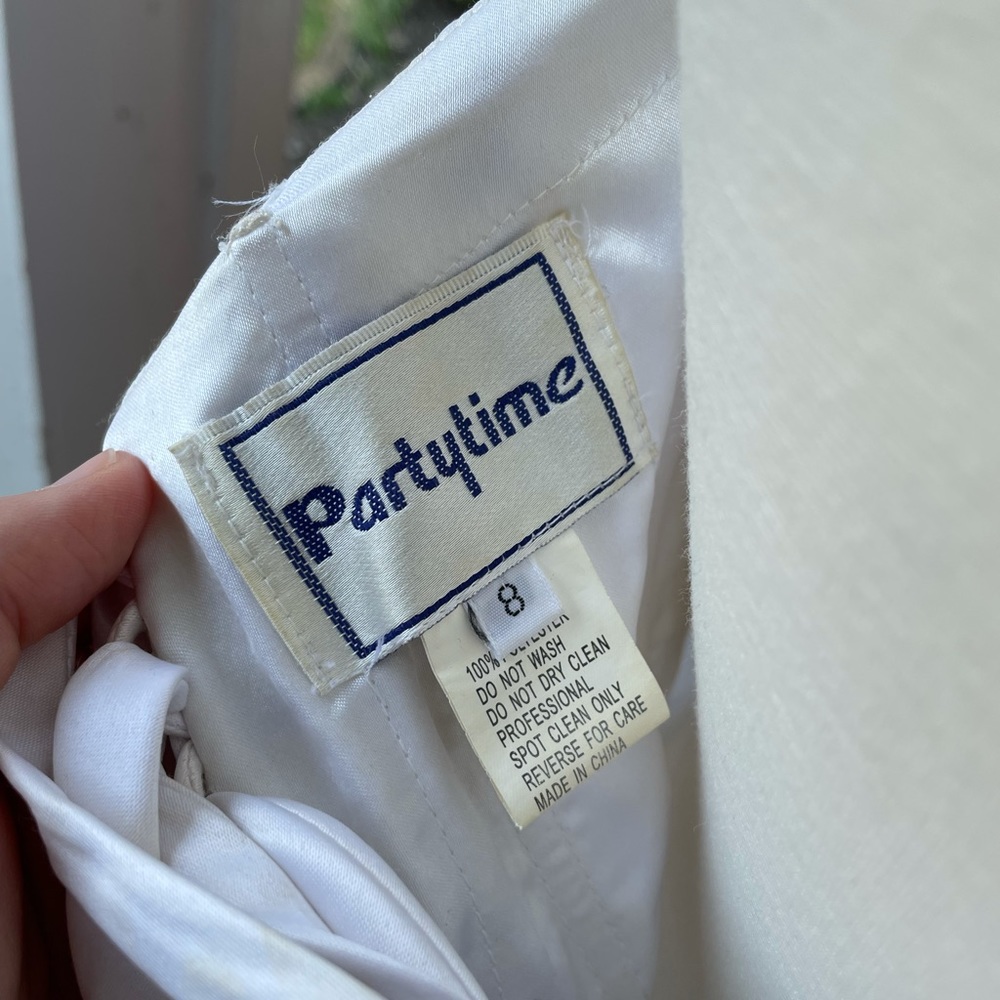 White “Partytime” homecoming dress 🤍 - Picture 9 of 9